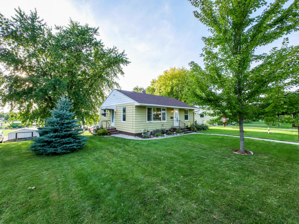 112 8th Avenue NE, Elbow Lake, MN 56531 MLS 1023484 Edina Realty