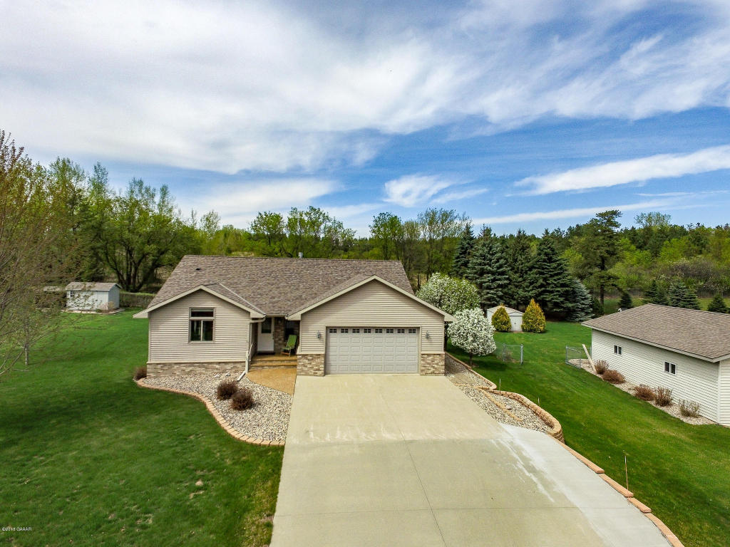 121 W Ridgeview Drive, Starbuck, MN 56381 MLS 1024844 Edina Realty