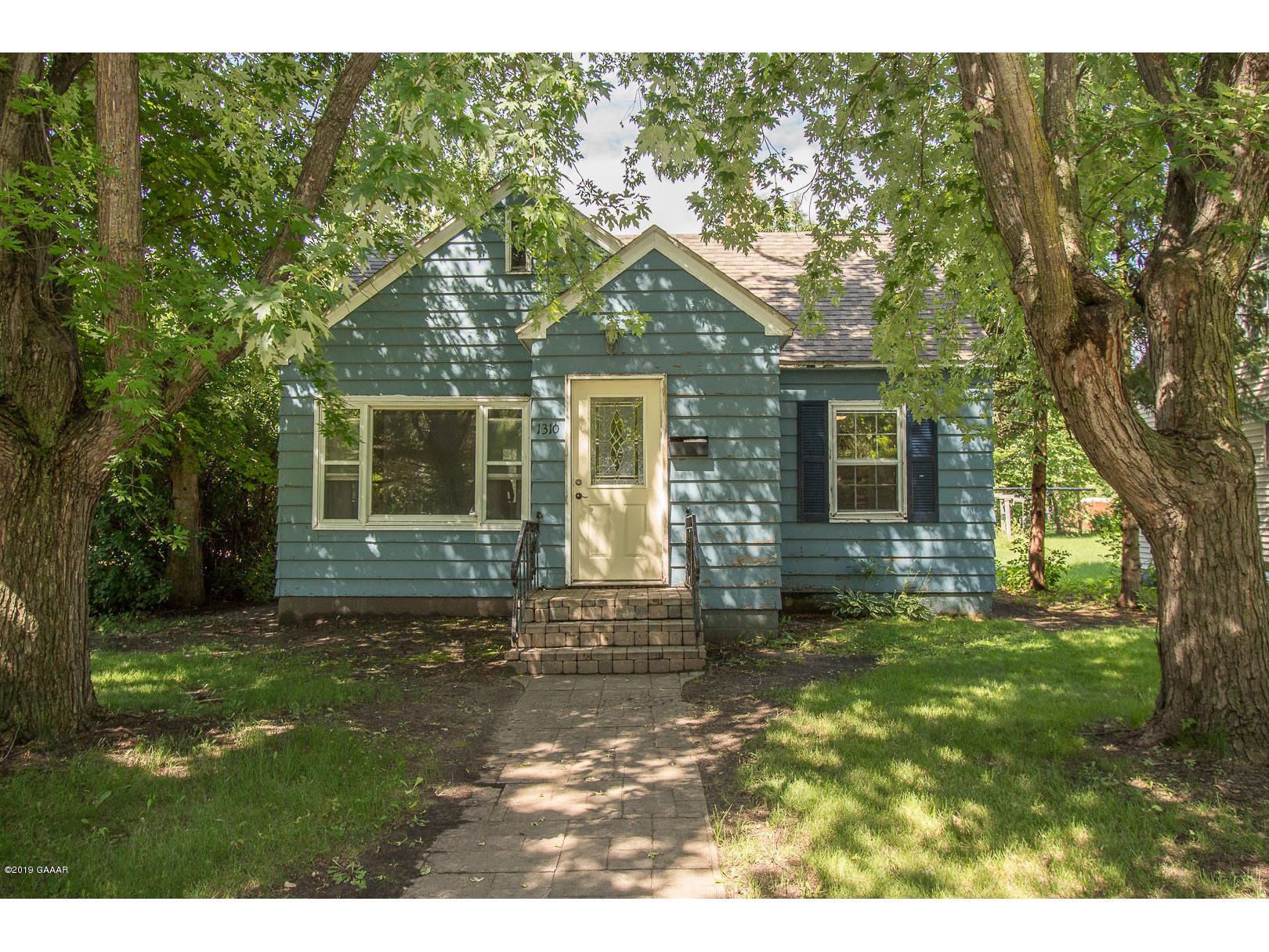 1310 Cedar Street, Alexandria, MN 56308 MLS 1027773 Edina Realty