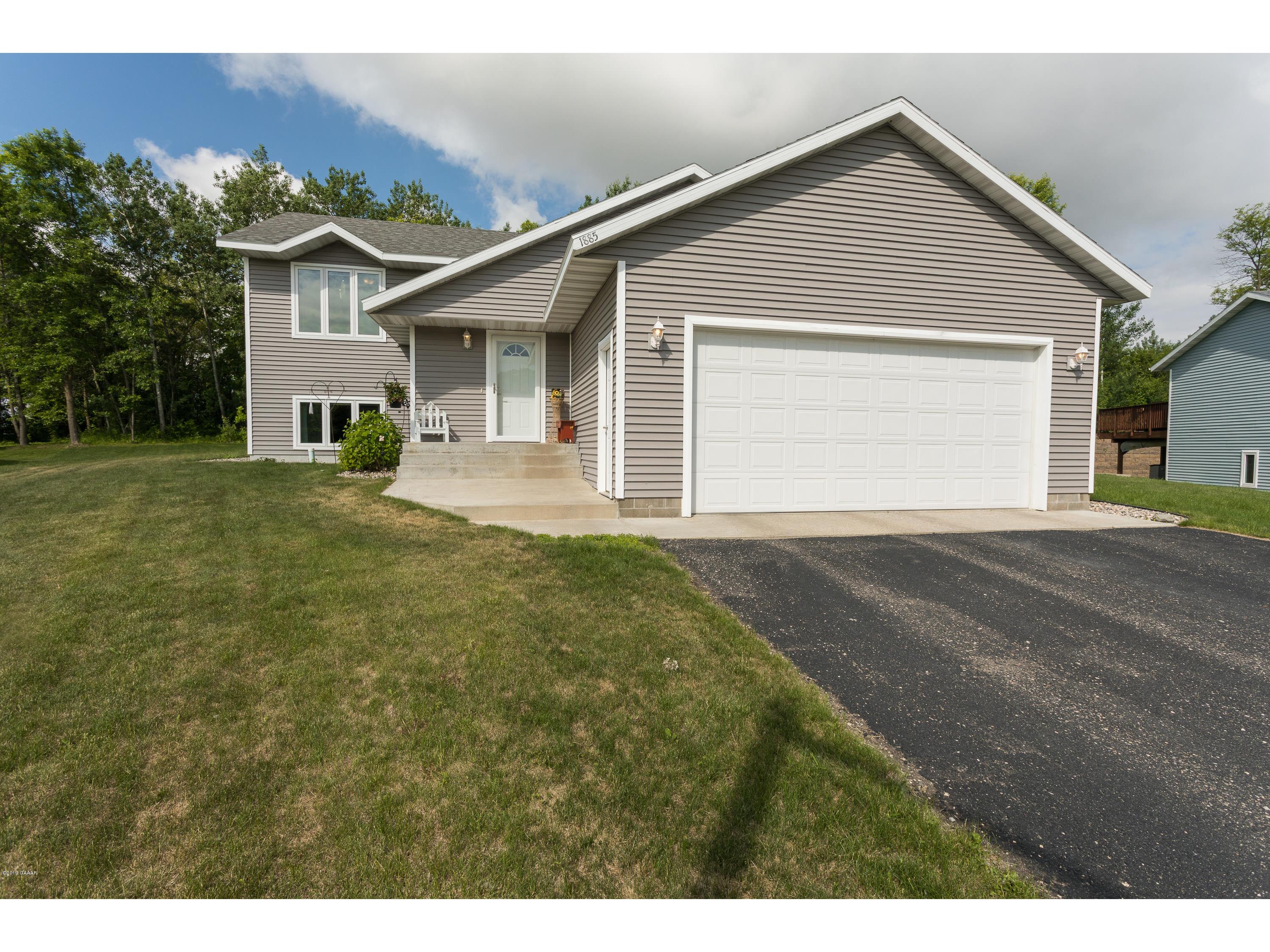 1885 Lake Park Place, Alexandria, MN, 56308 MLS 1027510 Edina Realty