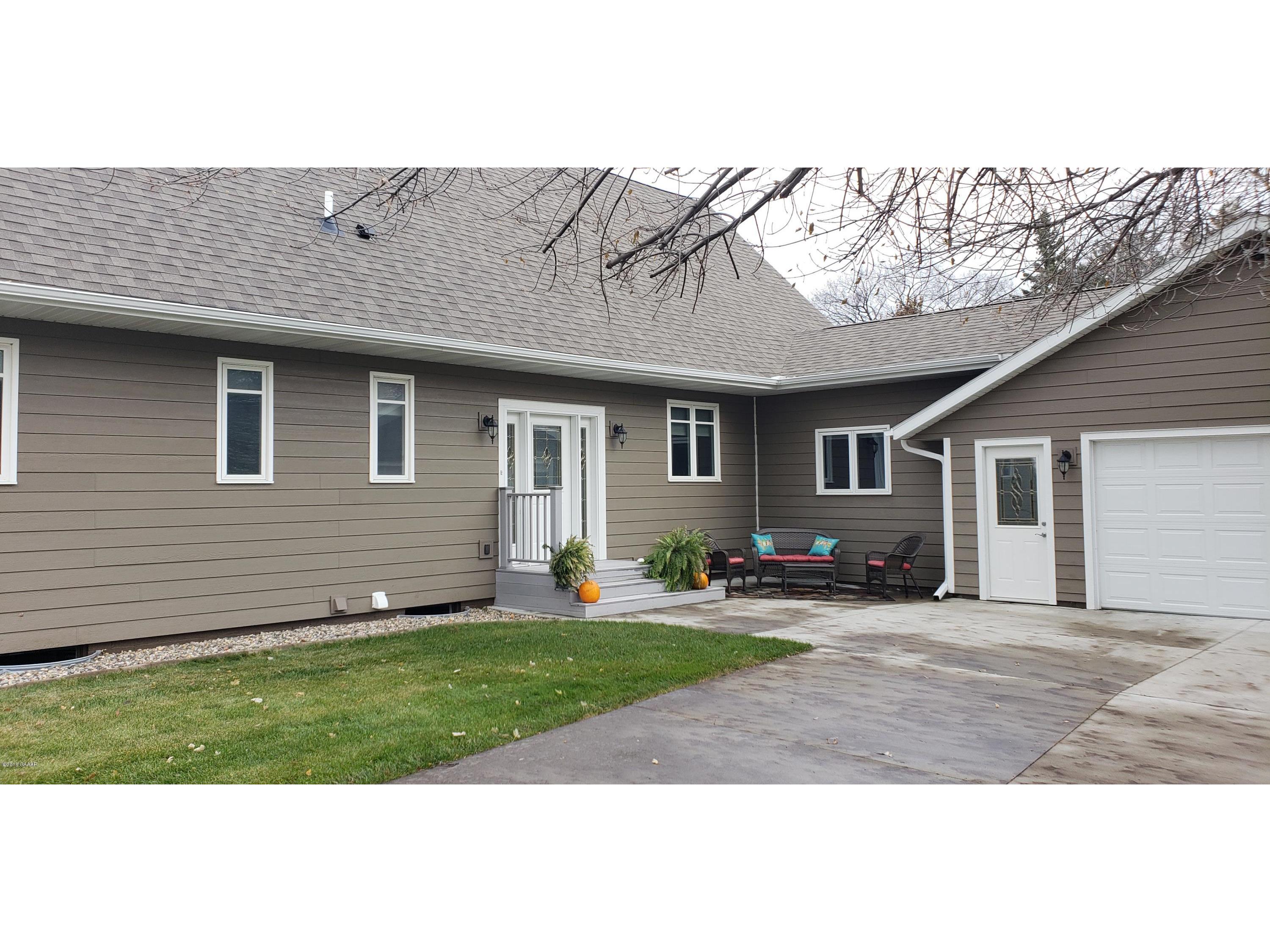 2105 N Nokomis NE, Alexandria, MN 56308 MLS 1025379 Edina Realty