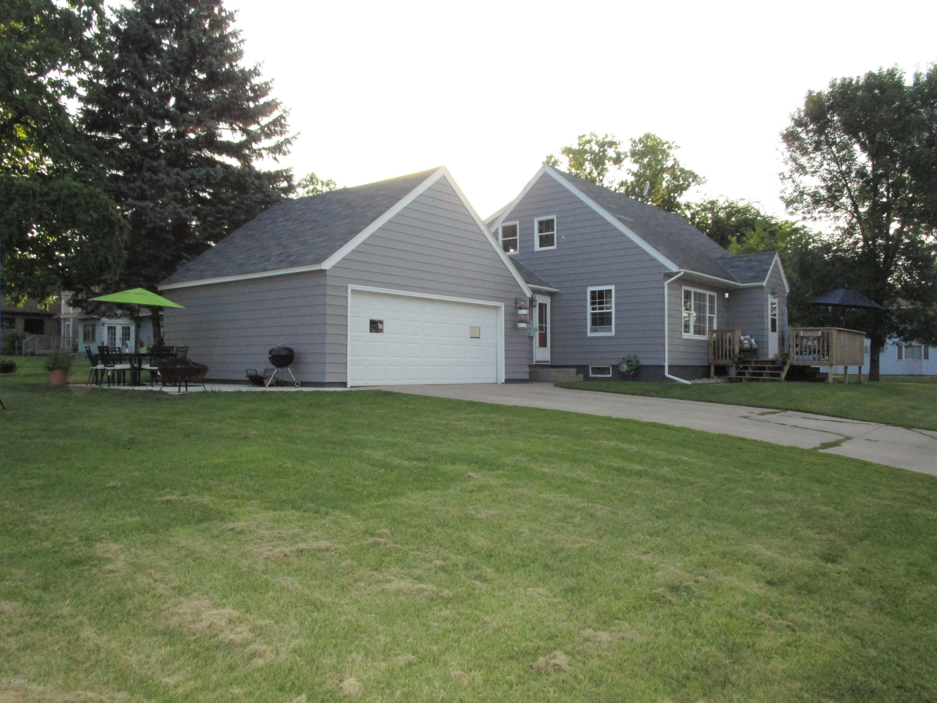 411 Columbia Avenue, Morris, MN 56267 MLS 1027873 Edina Realty