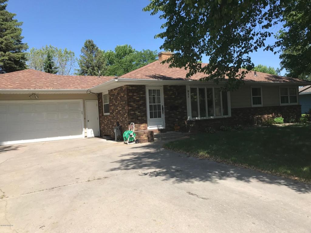 911 Westwood Drive SW, Alexandria, MN 56308 MLS 1025063 Edina Realty