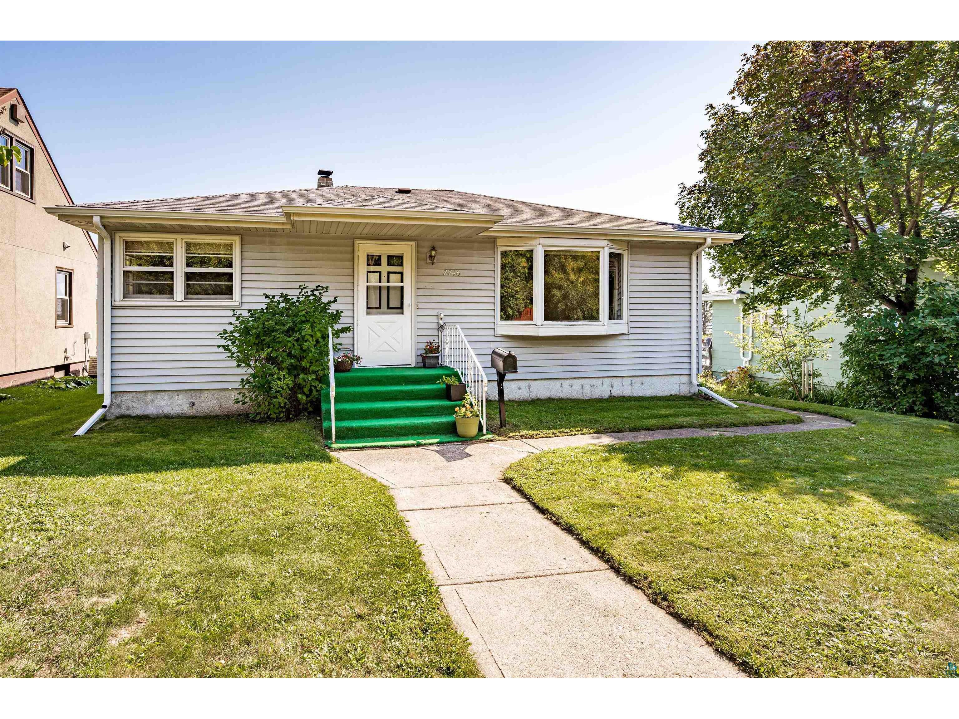 2216 W 13th St Duluth MN 55806 6099721 image1