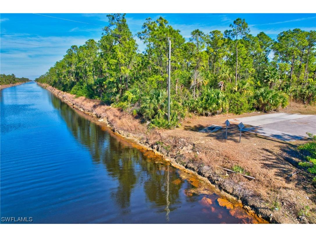 14 Avenue NE Naples FL 34120 223022129 image1