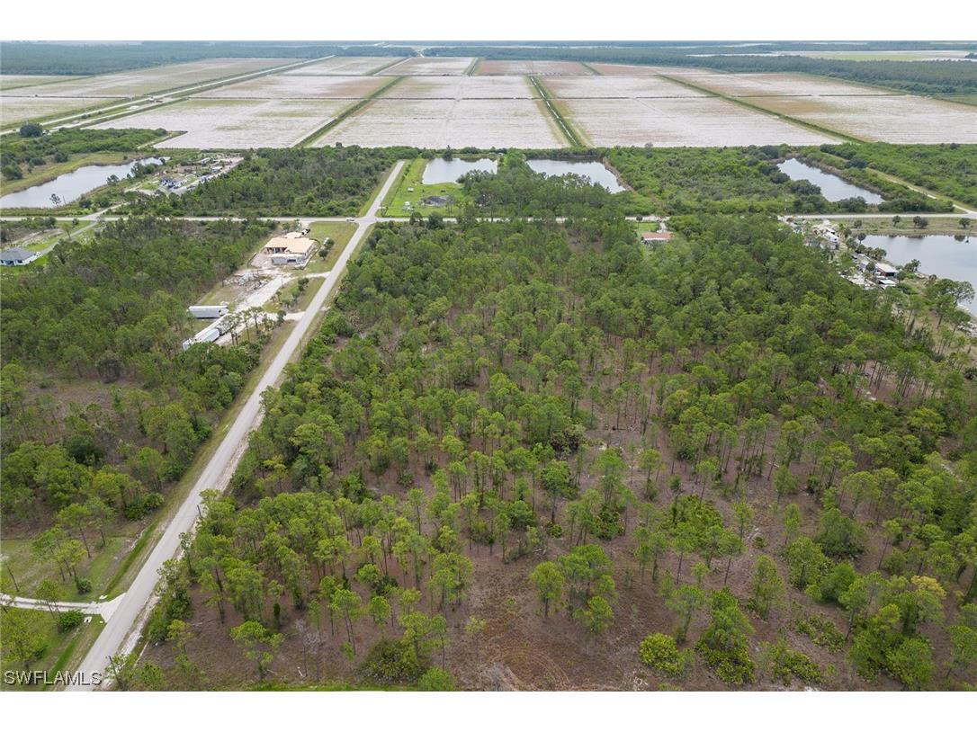 31st Avenue NE Naples FL 34120 223046139 image1