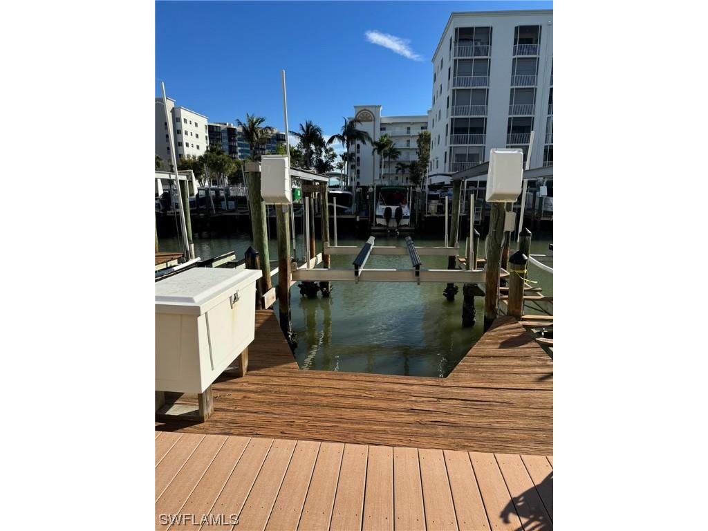 Boat Dock #121 & Lift Fort Myers Beach FL 33931 224013626 image1