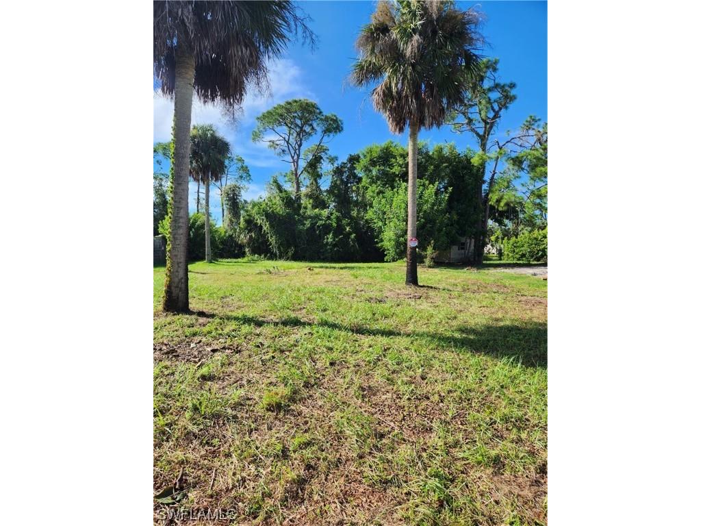 Marx Drive North Fort Myers FL 33917 223071714 image1