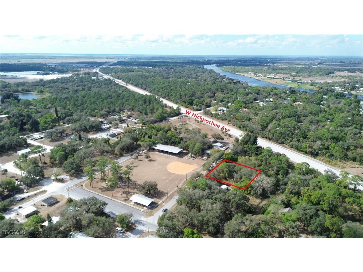 Suwanee Avenue Labelle FL 33935 2026004839 image9