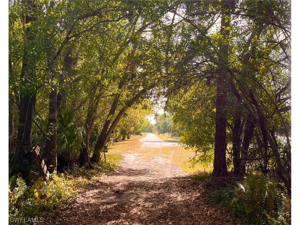 000 Daffodil Ct Naples FL 34120 223023371 image1