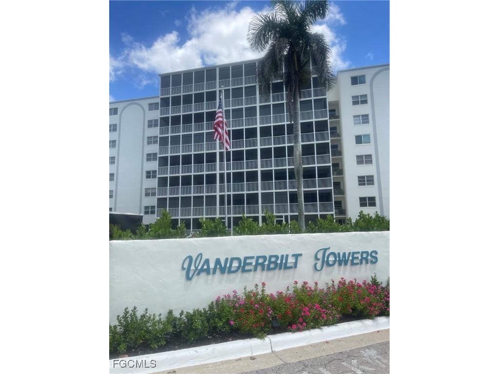 1 Bluebill Avenue #202 Naples FL 34108 2025007828 image1