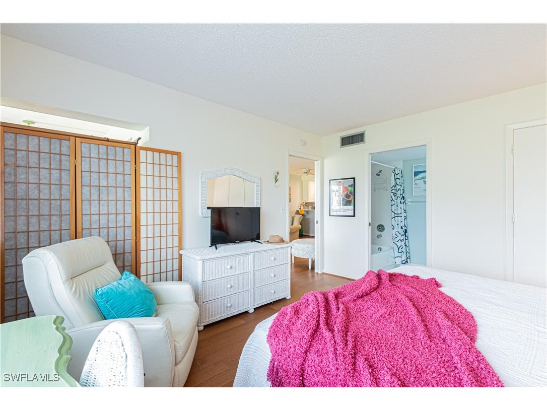 1 High Point Circle W #102 Naples FL 34103 225059547 image11