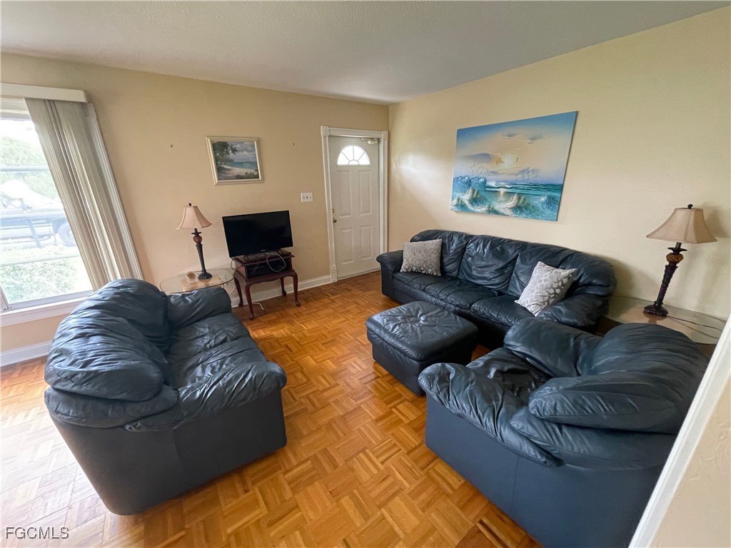 10 Tangelo Court Lehigh Acres FL 33936 2025000507 image4