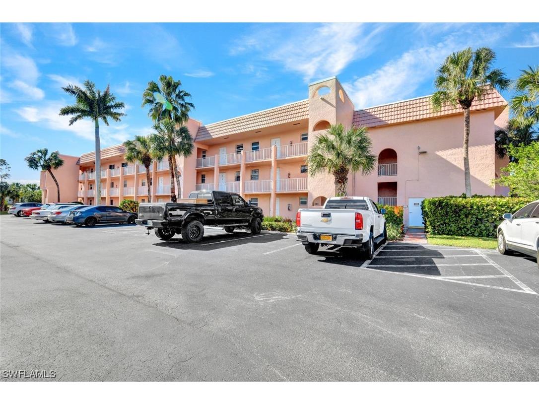 100 Forest Lakes Boulevard #208 Naples FL 34105 223087415 image1