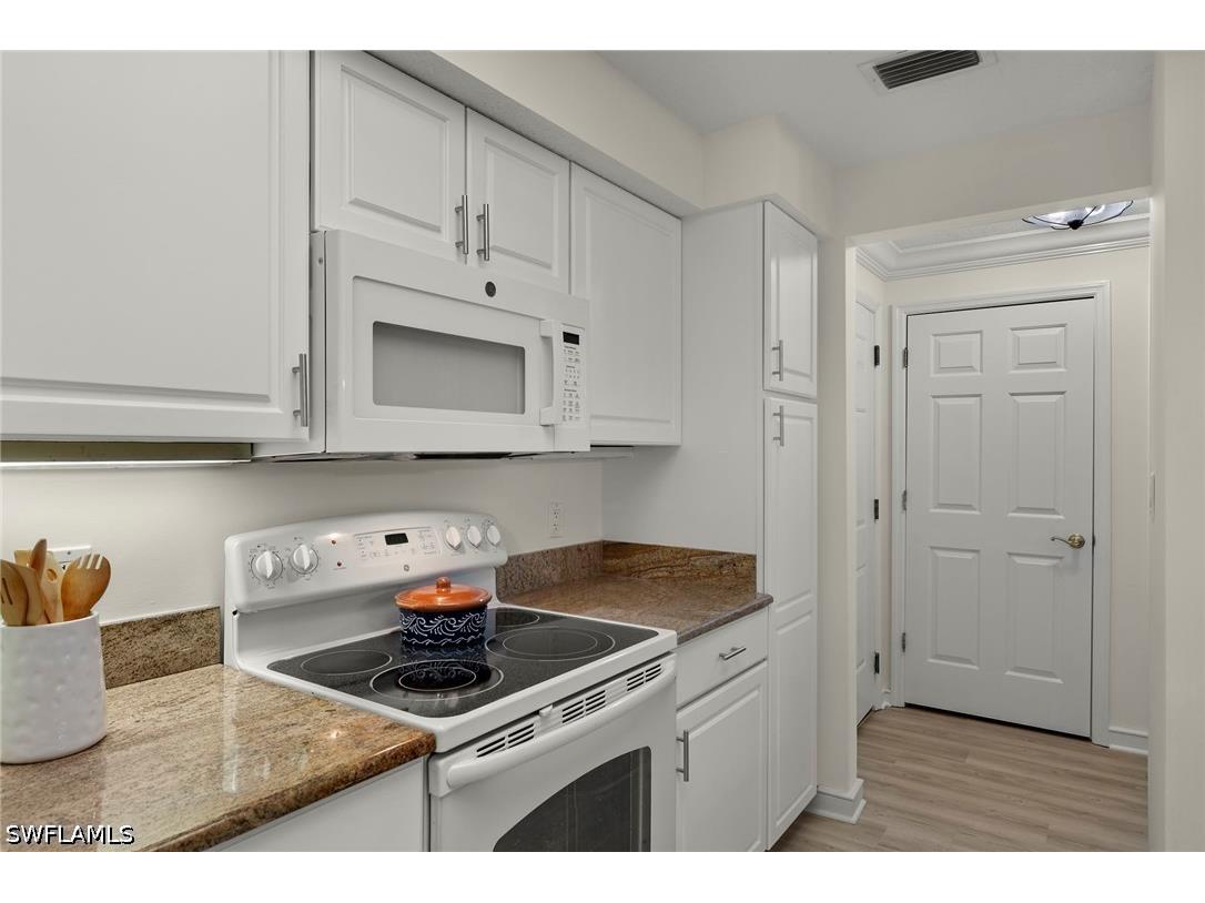 100 Glenview Place #202 Naples FL 34108 226012994 image10