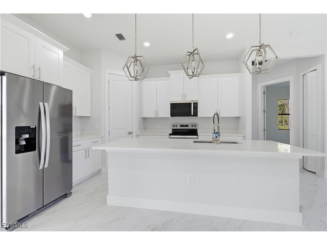 100 Zobora Circle Fort Myers FL 33913 2025020456 image5