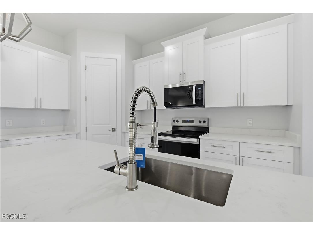 100 Zobora Circle Fort Myers FL 33913 2025020456 image8