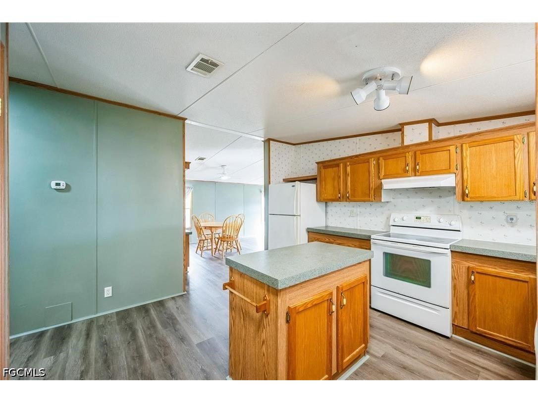 1000 Kings Highway #104 Punta Gorda FL 33980 2026027991 image3