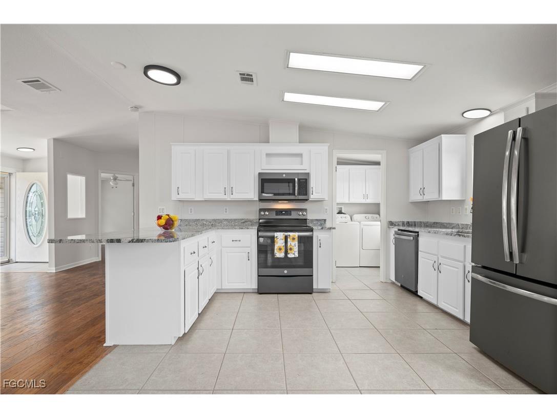 1000 Kings Highway #111 Punta Gorda FL 33980 2025012907 image14