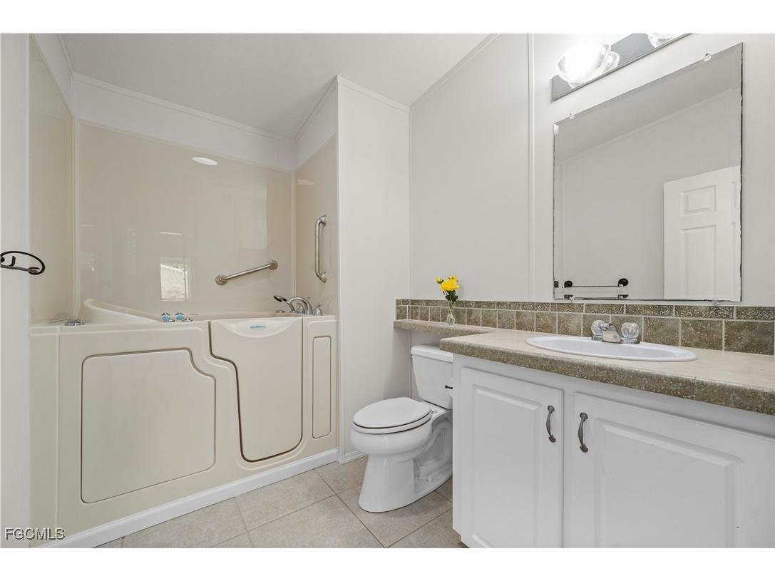 1000 Kings Highway #111 Punta Gorda FL 33980 2025012907 image25