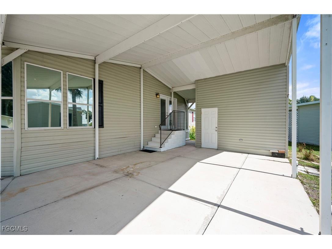 1000 Kings Highway #111 Punta Gorda FL 33980 2025012907 image5