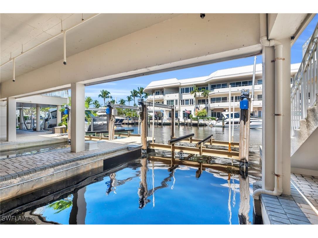 1001 10th Avenue S Naples FL 34102 224077410 image1