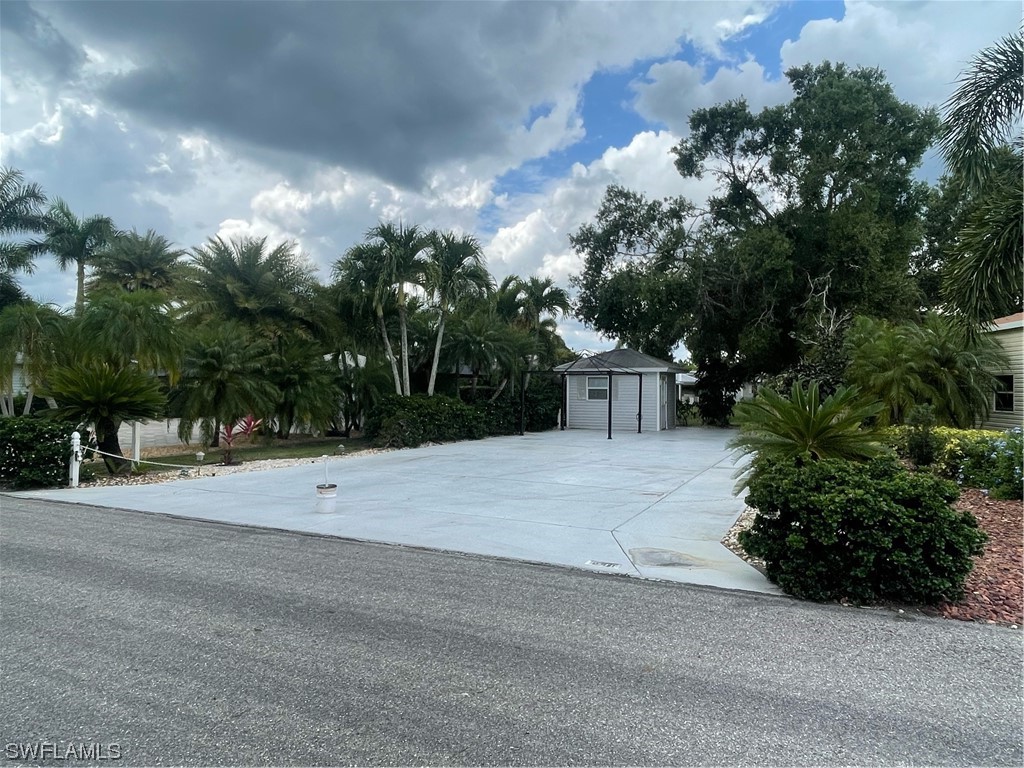 10011 Parkwood Drive Fort Myers FL 33905 223031363 image1