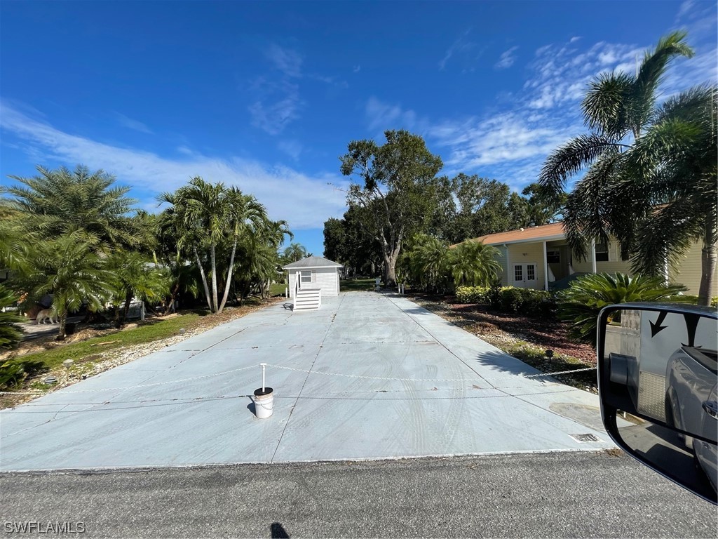 10011 Parkwood Drive Fort Myers FL 33905 223080612 image1