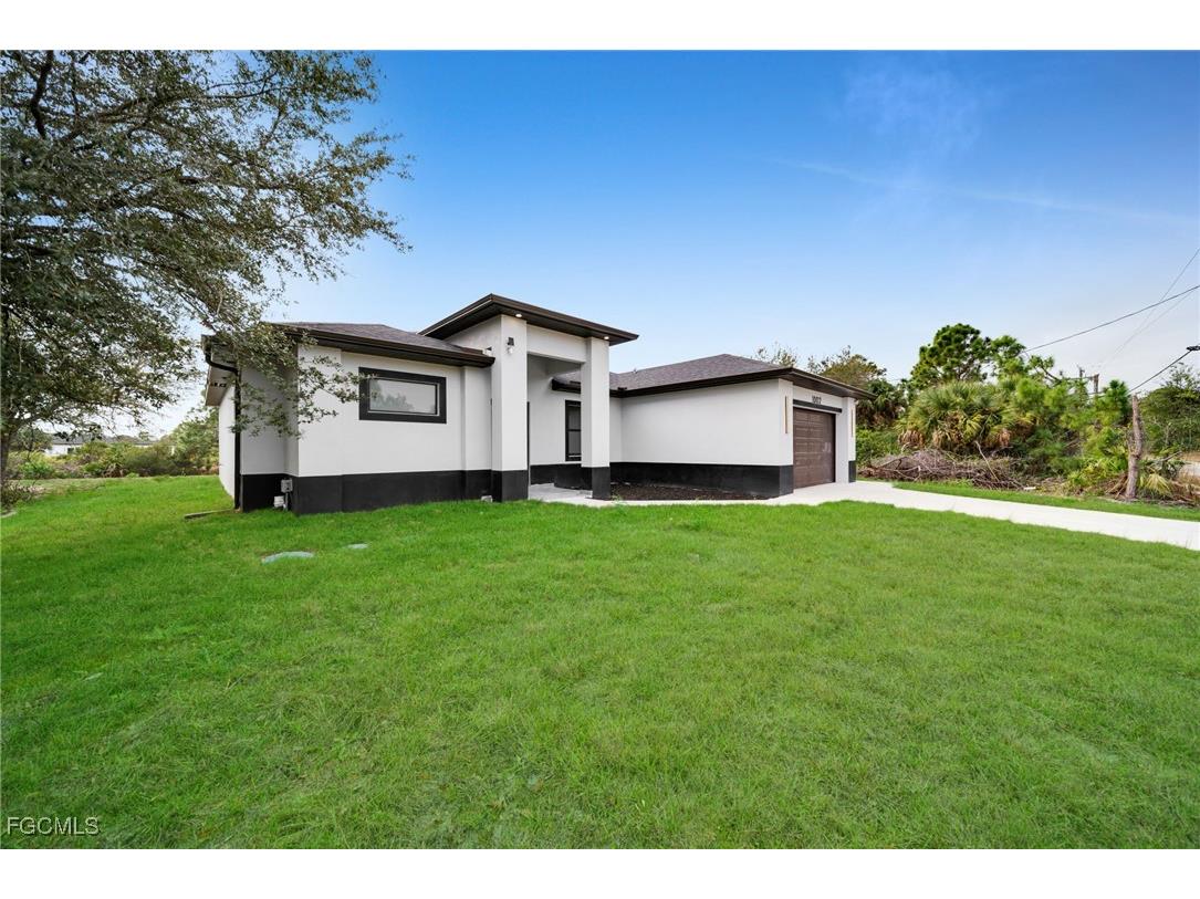 1002 Kanuga Street E Lehigh Acres FL 33974 2026002553 image5