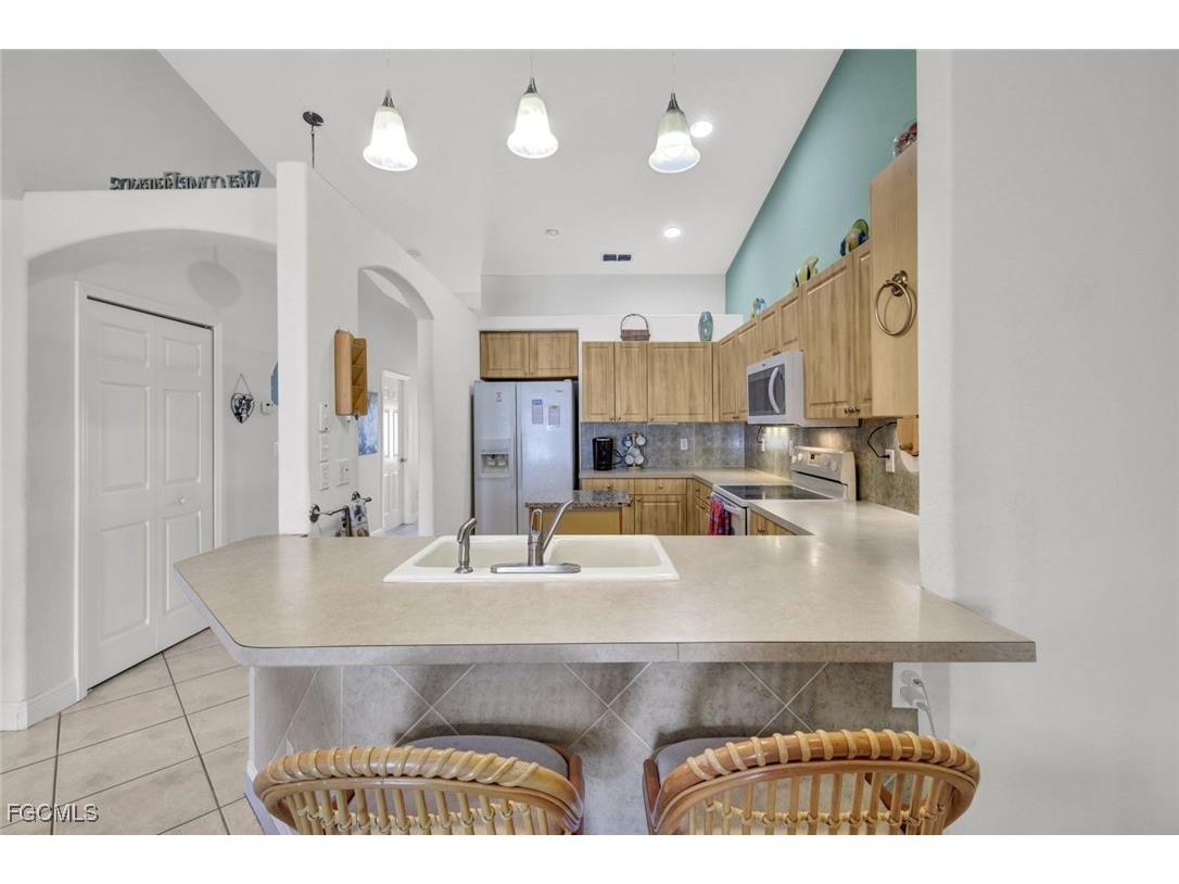 1002 SE 13th Avenue Cape Coral FL 33990 2025020331 image10