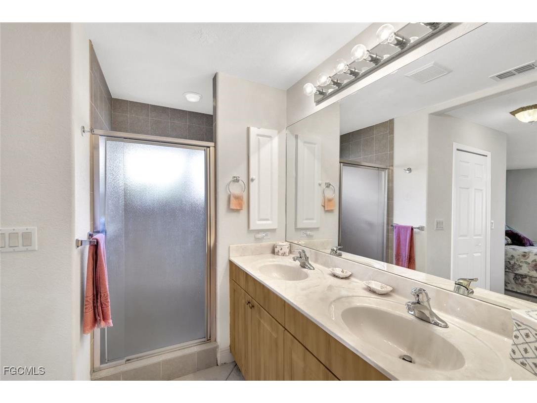 1002 SE 13th Avenue Cape Coral FL 33990 2025020331 image16