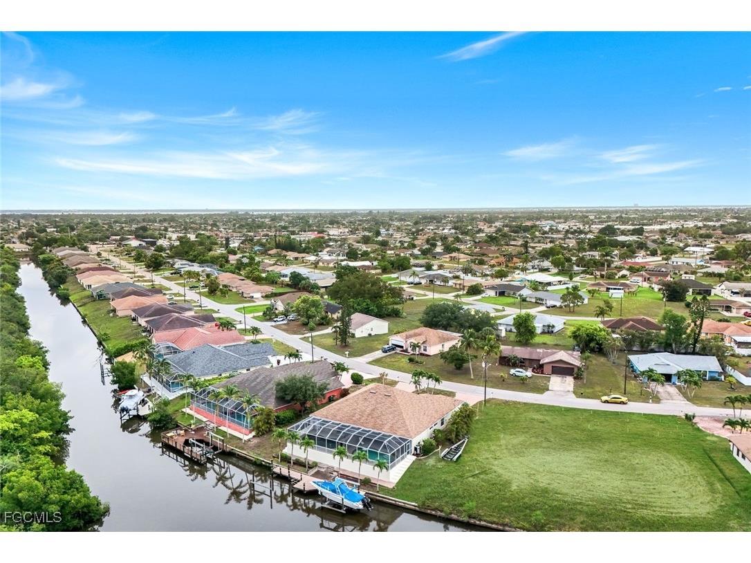 1002 SE 13th Avenue Cape Coral FL 33990 2025020331 image27