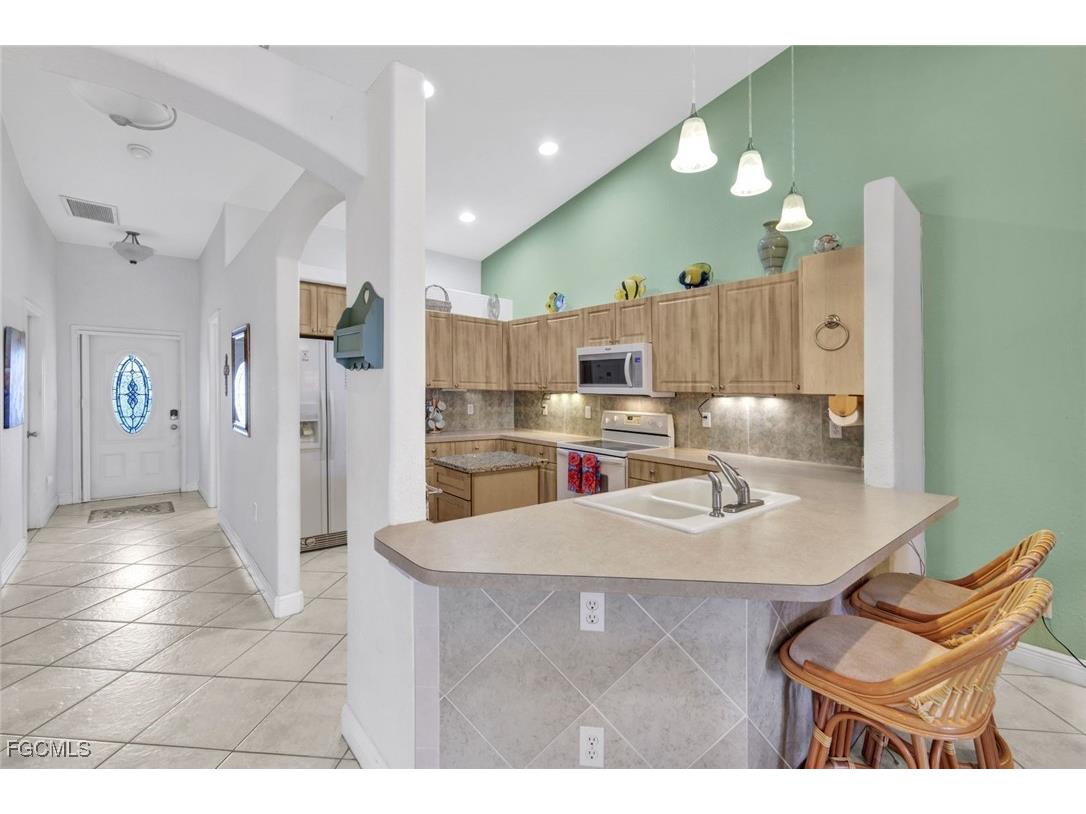 1002 SE 13th Avenue Cape Coral FL 33990 2025020331 image7