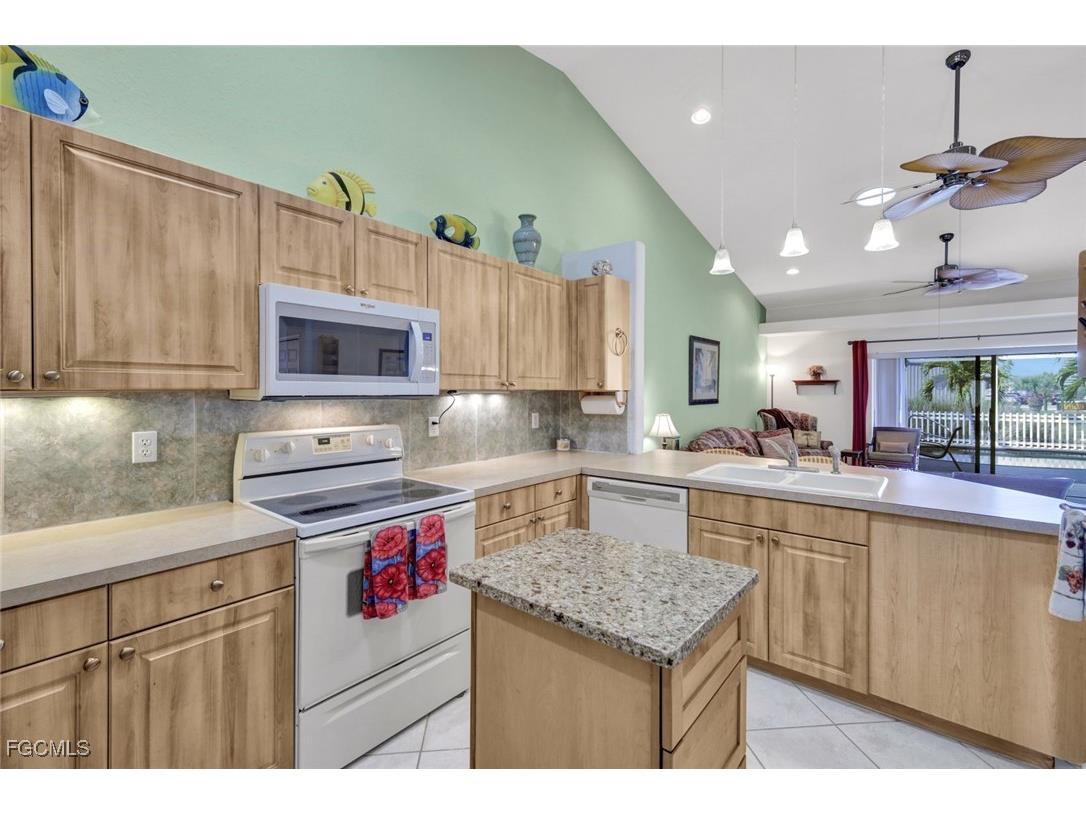 1002 SE 13th Avenue Cape Coral FL 33990 2025020331 image9