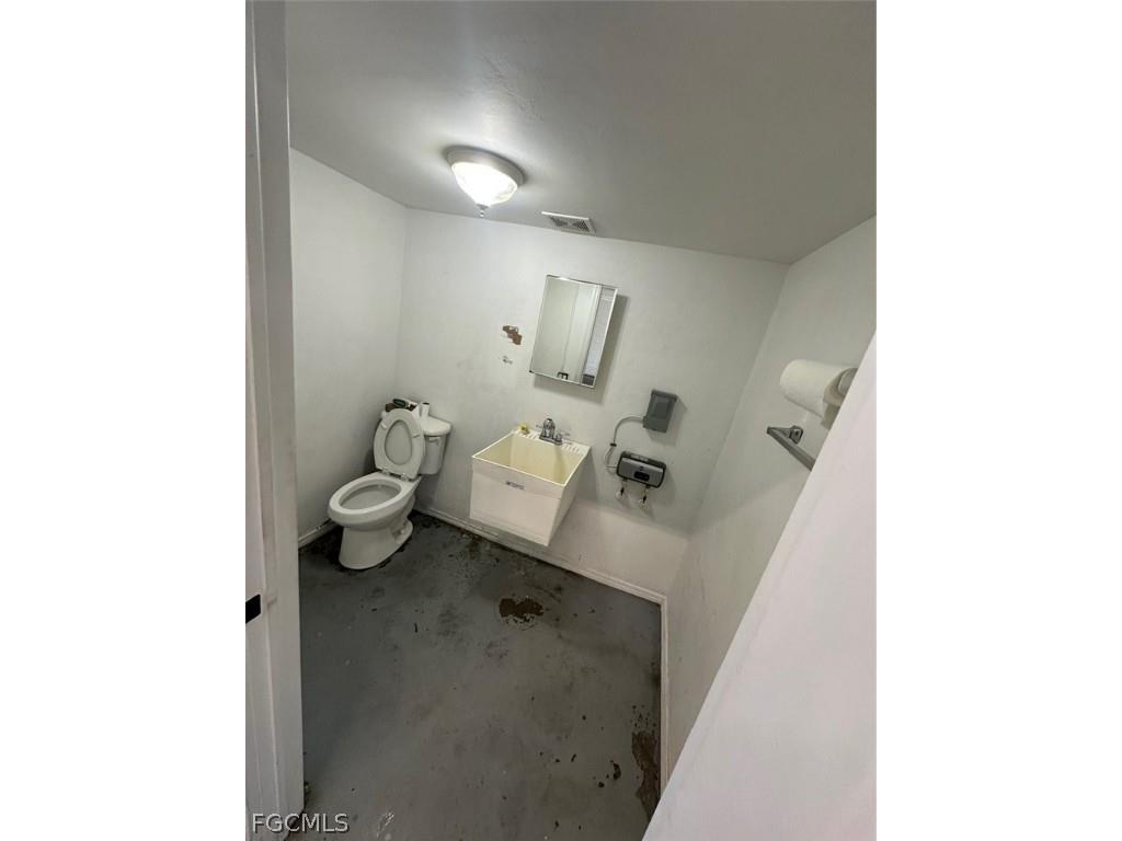 1002 SE 9th Street Cape Coral FL 33990 2026009114 image23