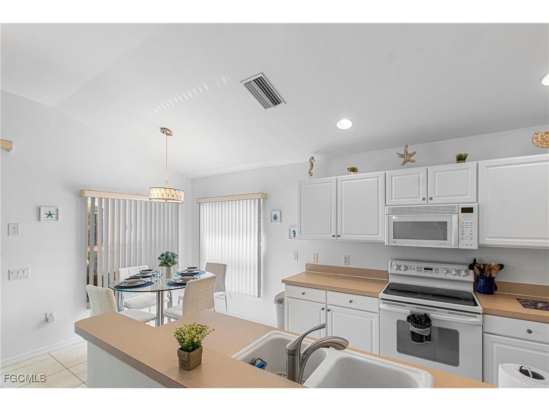 10021 Colonial Country Club Boulevard Fort Myers FL 33913 2025010513 image8