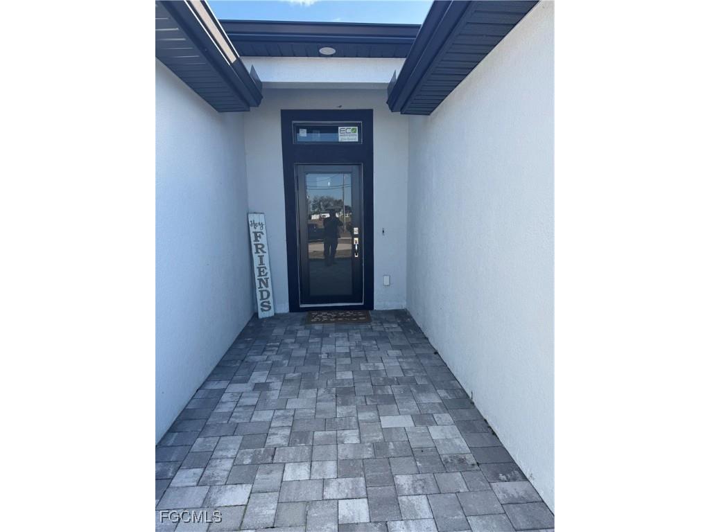 1004 Diplomat Parkway W Cape Coral FL 33993 2026005659 image3