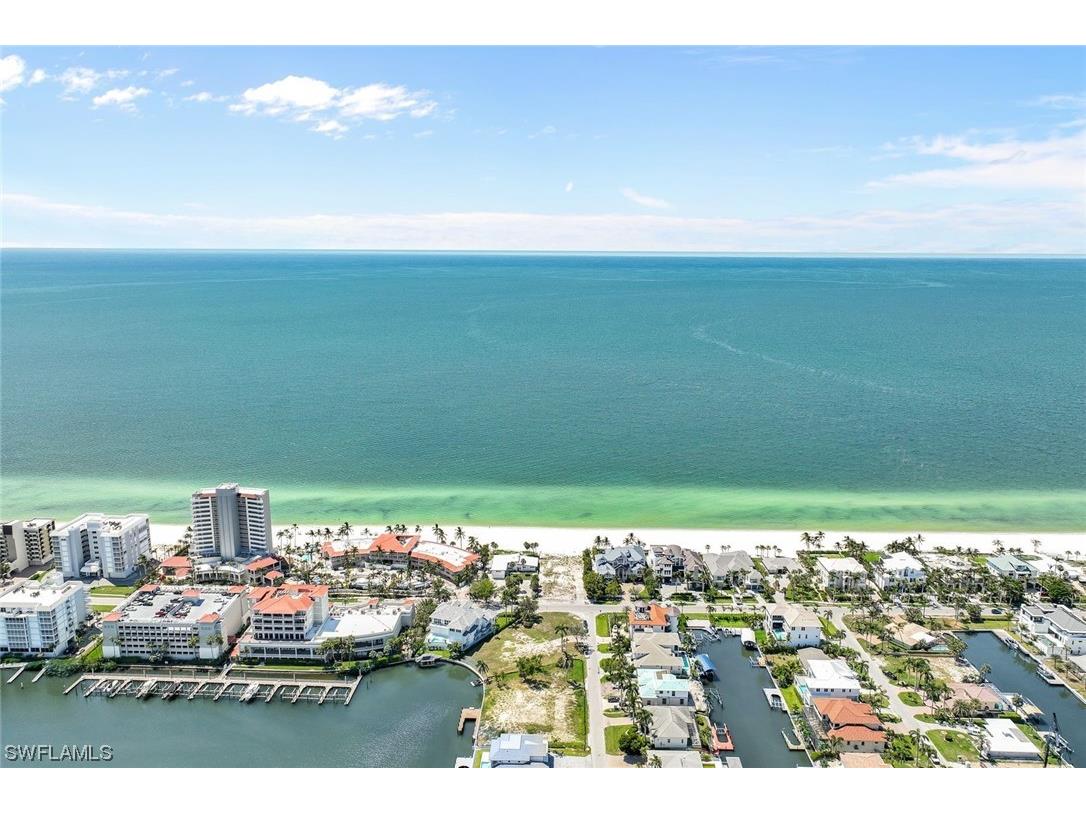 10047 Gulf Shore Drive Naples FL 34108 224014762 image8