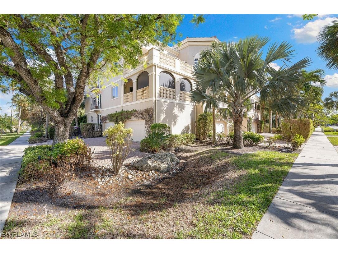 1005 4th Street S #203 Naples FL 34102 223000401 image1