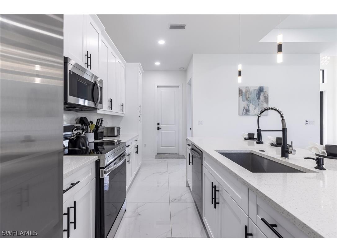 1005 NE 9th Terrace Cape Coral FL 33909 226008258 image9