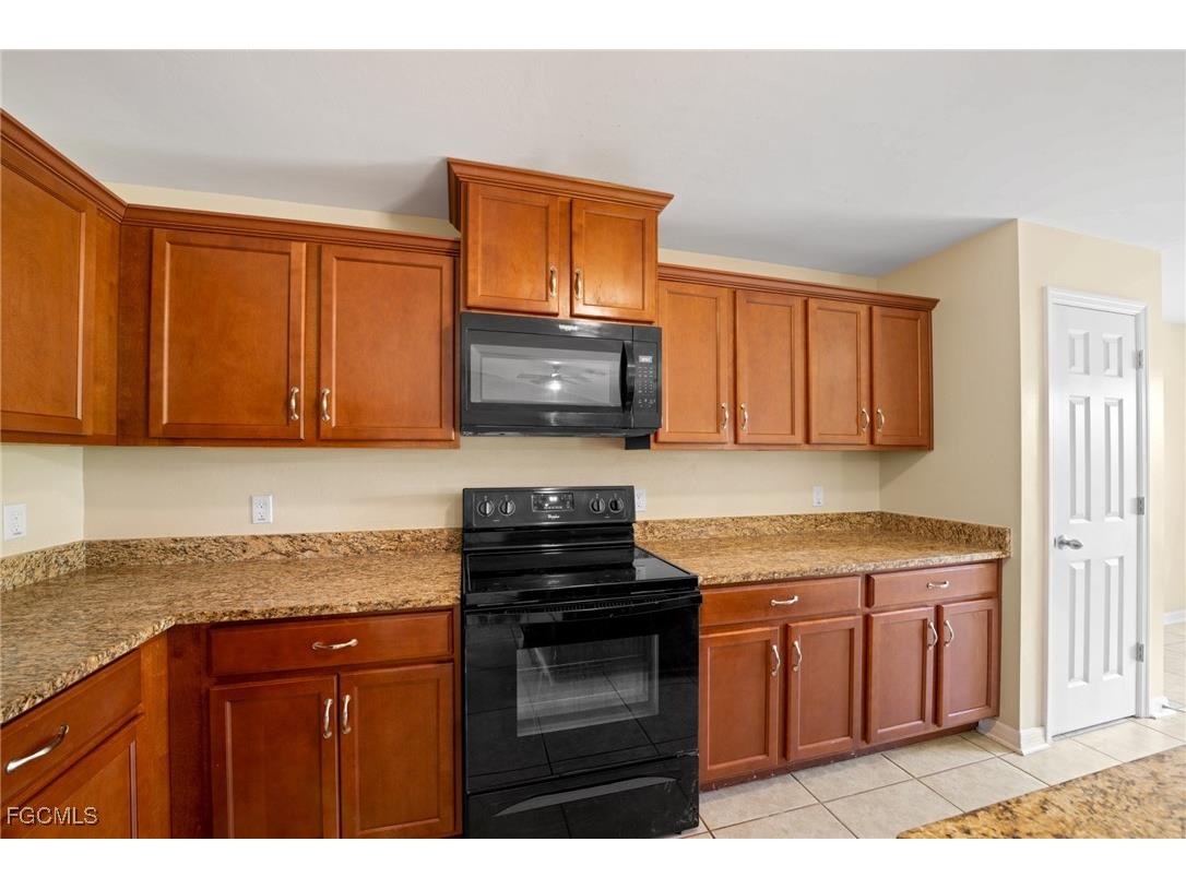 1005 SW 6th Place Cape Coral FL 33991 2025011132 image13