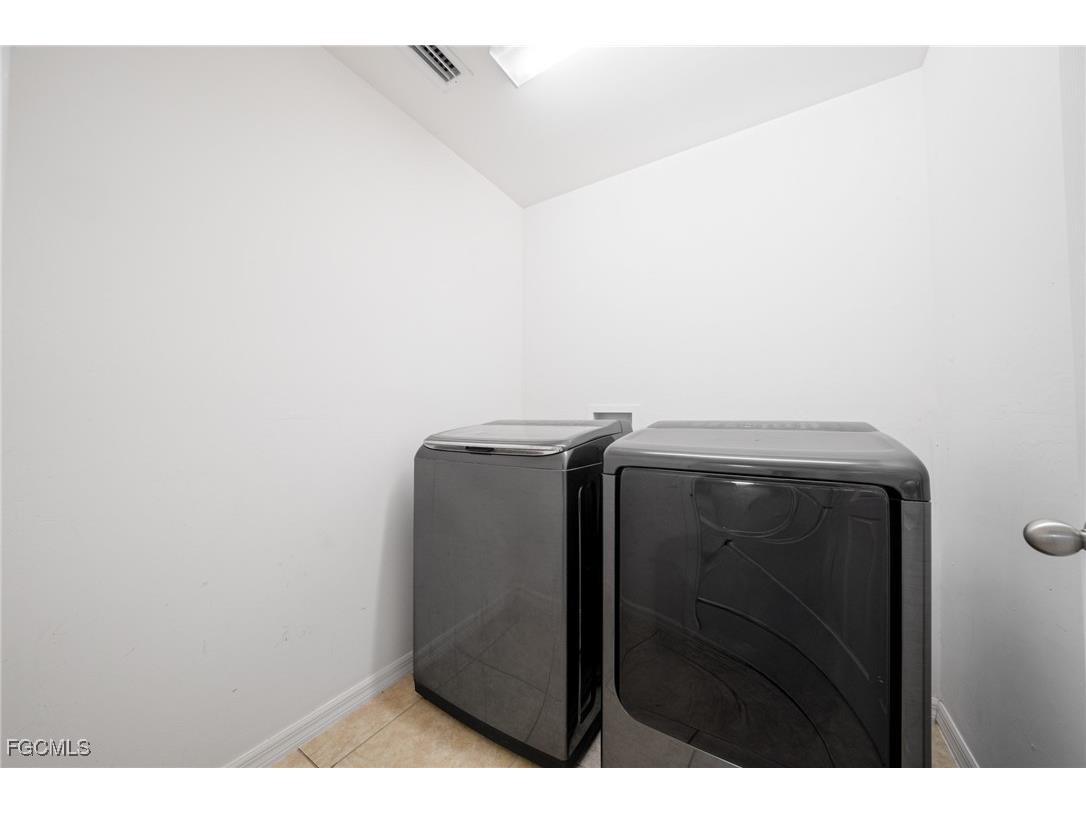 1005 SW 6th Place Cape Coral FL 33991 2025011132 image24