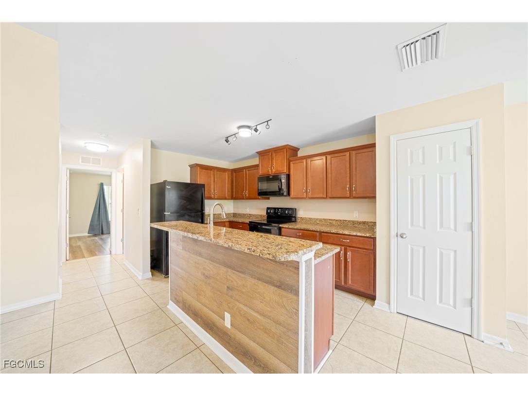 1005 SW 6th Place Cape Coral FL 33991 2025011132 image8