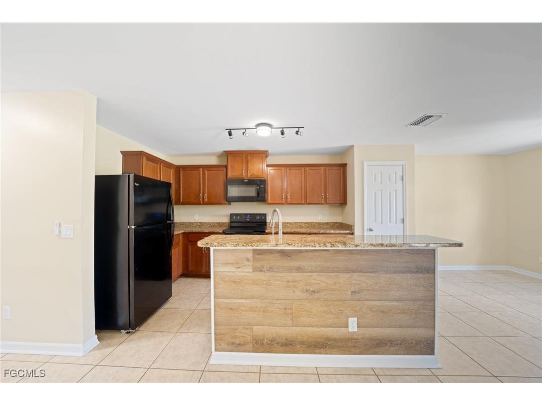 1005 SW 6th Place Cape Coral FL 33991 2025011132 image9