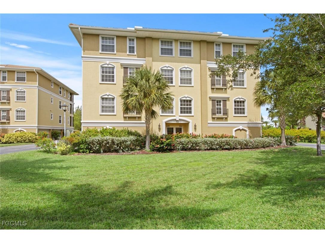 10050 Lake Cove Drive #202 Fort Myers FL 33908 2025013315 image1