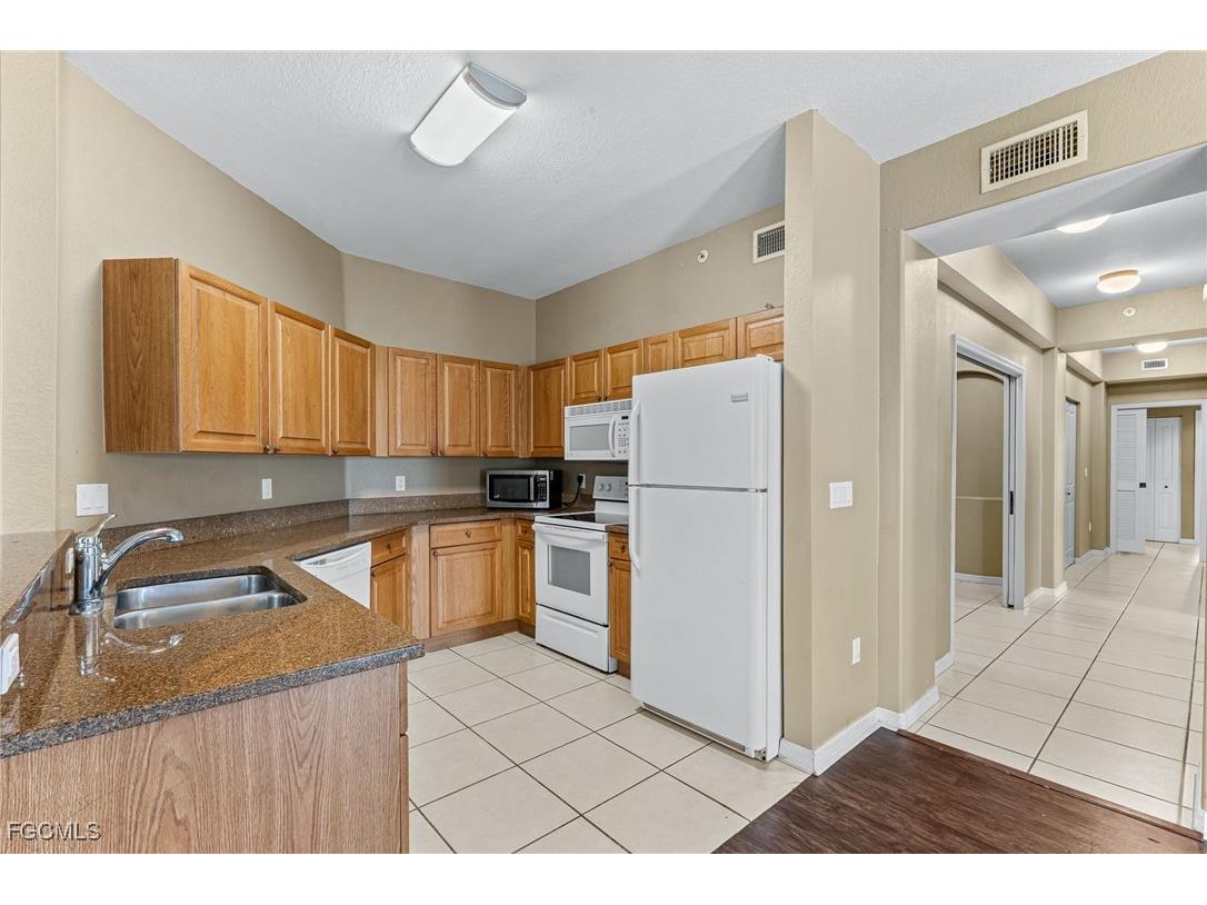 10050 Lake Cove Drive #202 Fort Myers FL 33908 2025013315 image11