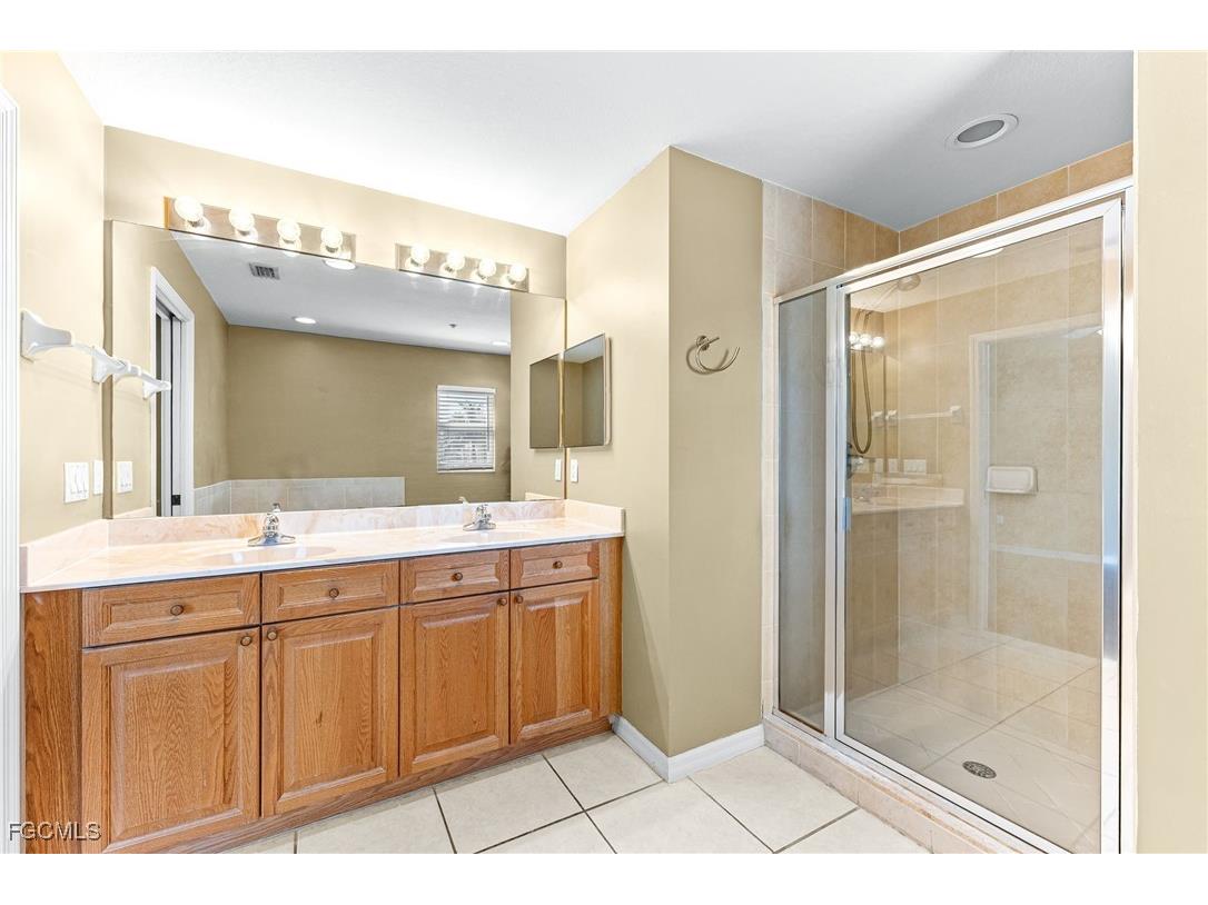 10050 Lake Cove Drive #202 Fort Myers FL 33908 2025013315 image15