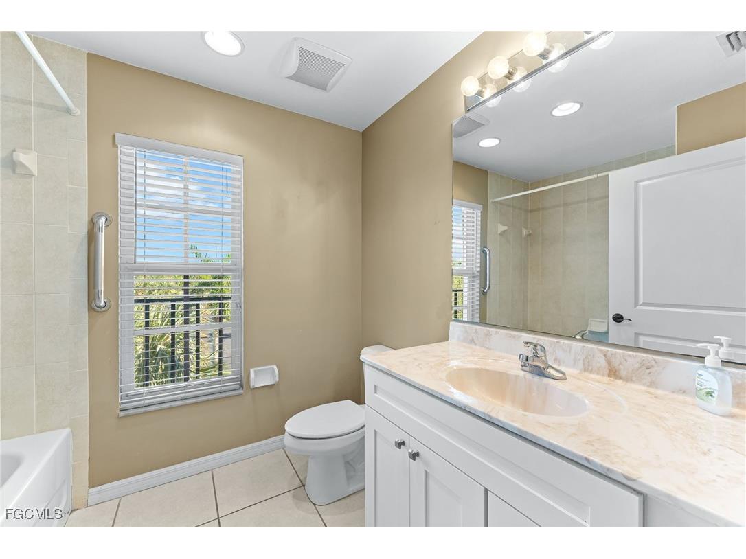 10050 Lake Cove Drive #202 Fort Myers FL 33908 2025013315 image17