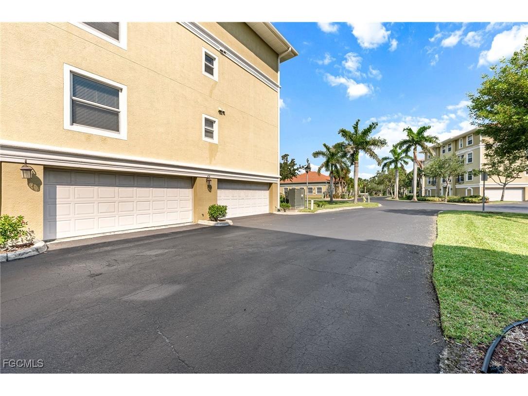 10050 Lake Cove Drive #202 Fort Myers FL 33908 2025013315 image2