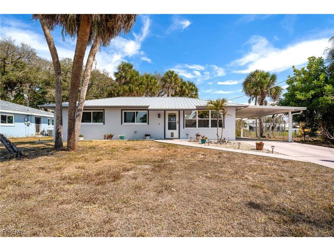 1006 April Lane North Fort Myers FL 33903 2026010992 image2